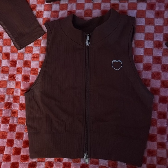 Crop Top jacket and short sleeve jacket. - Picture 3 of 6